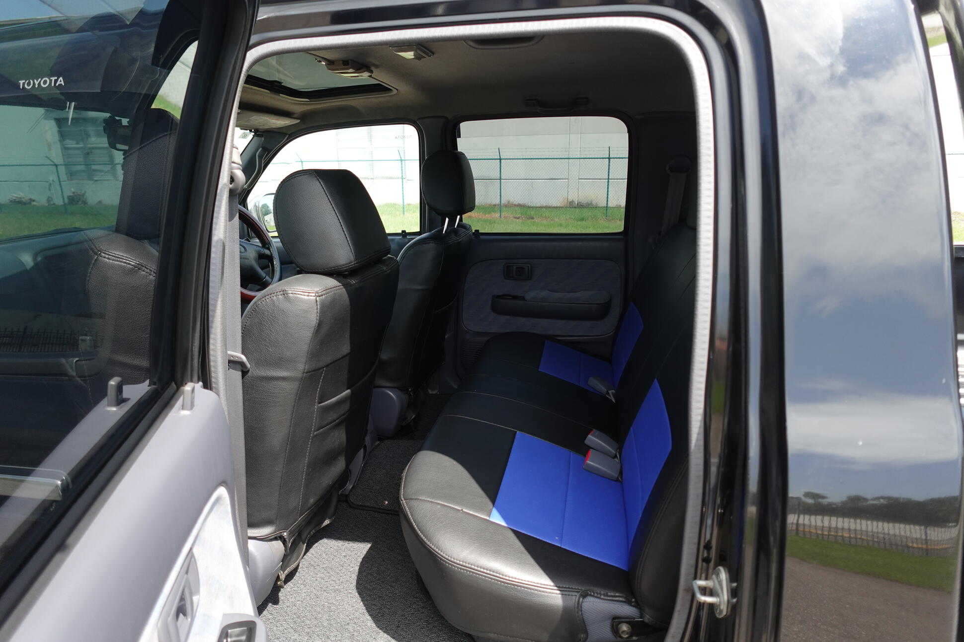 For Sale 2000 Toyota Hilux Sport Pick up 4D 4WD Double Cab